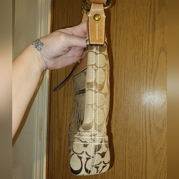 VINTAGE coach crossbody signature C like new condition - Picture 3 of 9